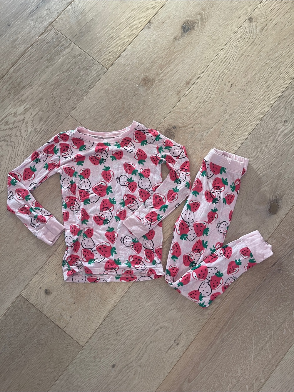 MIOZING Bamboo Girls Pink Strawberry Print Pajama Set - size 4-5 years